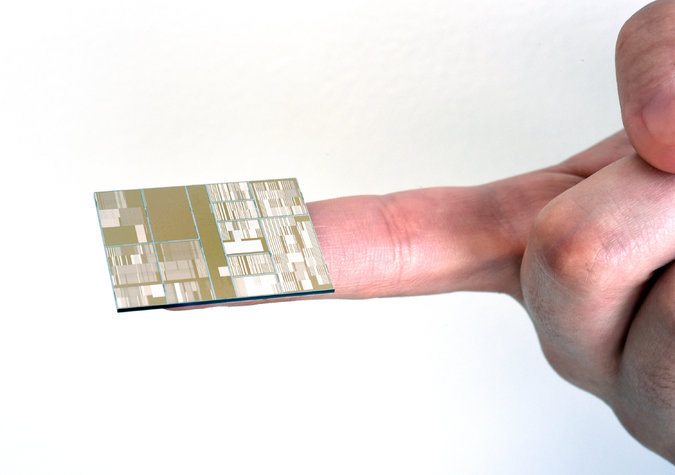 IBM 7 NanoMeter Chip